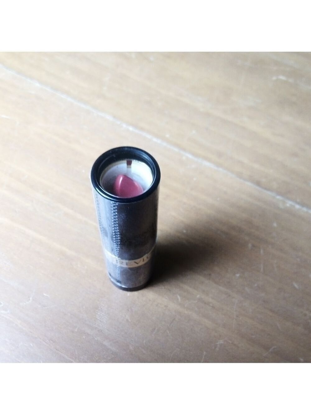Revlon Super Lustrous Lipstick in Ravish Me Red 654 - Picture 2 of 3